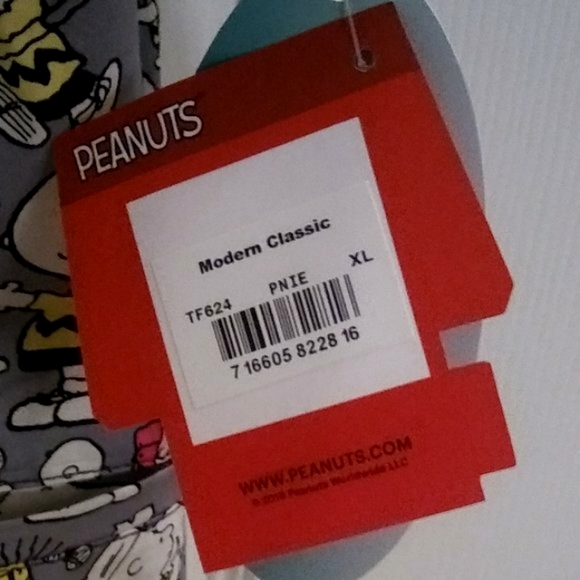 NWT TOONIFORMS Peanuts/Charlie Brown and Snoopy scrub top. XL - Picture 5 of 9